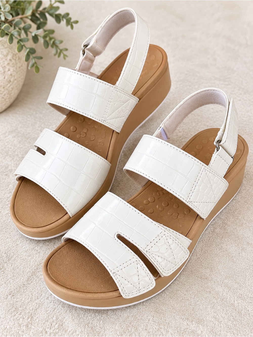 VIONIC ROMA ADJUSTABLE HOOK LOOP STRAP MOC CROC SANDALS SIZE 8 WHITE